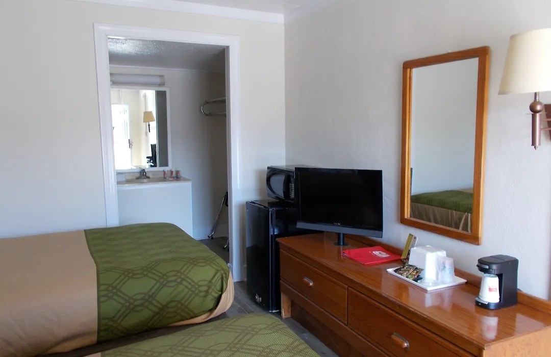 Econo Lodge Conway Central-1