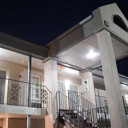 Econo Lodge At The University-3