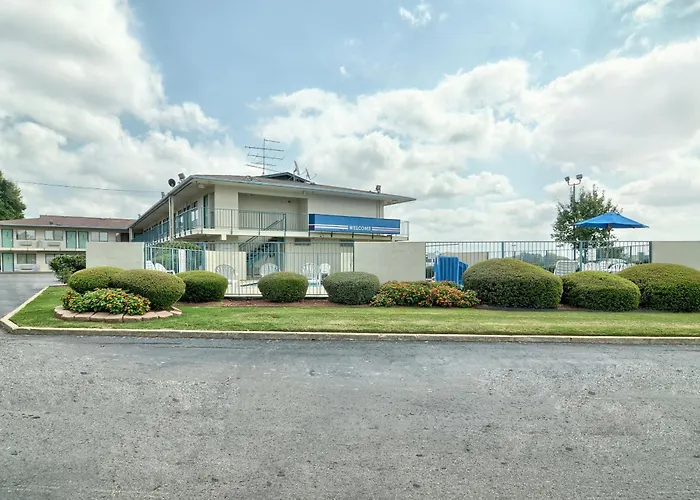 Skyline Inn