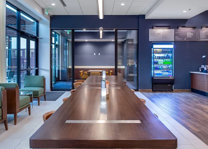 Courtyard By Marriott Conway